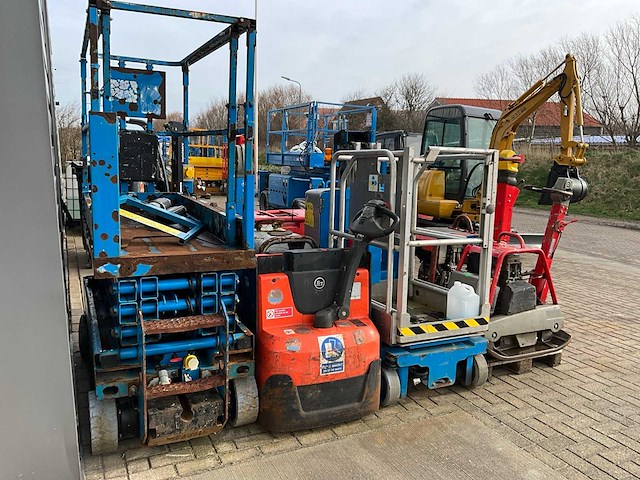 Partij defecte machines - afbeelding 8 van  14