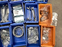Partij deurbeslag en montage materialen deurbeslag - afbeelding 1 van  2