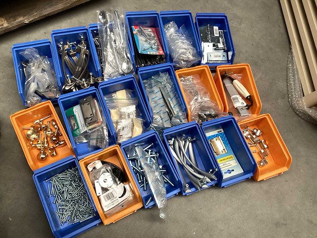 Partij deurbeslag en montage materialen deurbeslag - afbeelding 6 van  6