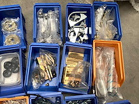Partij deurbeslag en montage materialen deurbeslag - afbeelding 3 van  6