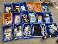 Partij deurbeslag en montage materialen deurbeslag - afbeelding 1 van  5