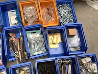 Partij deurbeslag en montage materialen deurbeslag - afbeelding 3 van  5