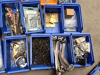Partij deurbeslag en montage materialen deurbeslag - afbeelding 4 van  5