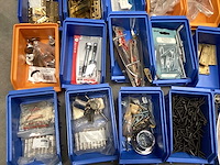Partij deurbeslag en montage materialen deurbeslag - afbeelding 5 van  5