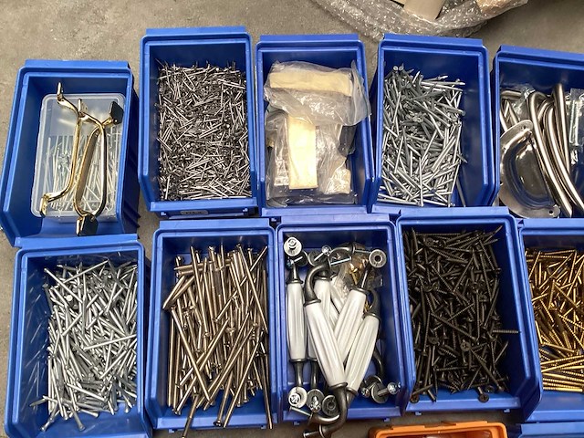 Partij deurbeslag en montage materialen deurbeslag - afbeelding 2 van  6