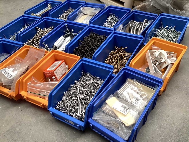 Partij deurbeslag en montage materialen deurbeslag - afbeelding 6 van  6