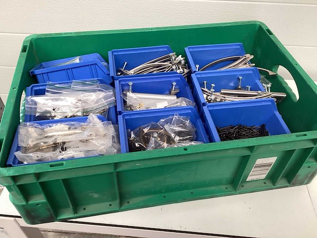 Partij deurbeslag en montage materialen deurbeslag - afbeelding 1 van  9