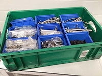 Partij deurbeslag en montage materialen deurbeslag - afbeelding 1 van  9