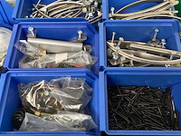 Partij deurbeslag en montage materialen deurbeslag - afbeelding 2 van  9