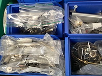 Partij deurbeslag en montage materialen deurbeslag - afbeelding 5 van  9