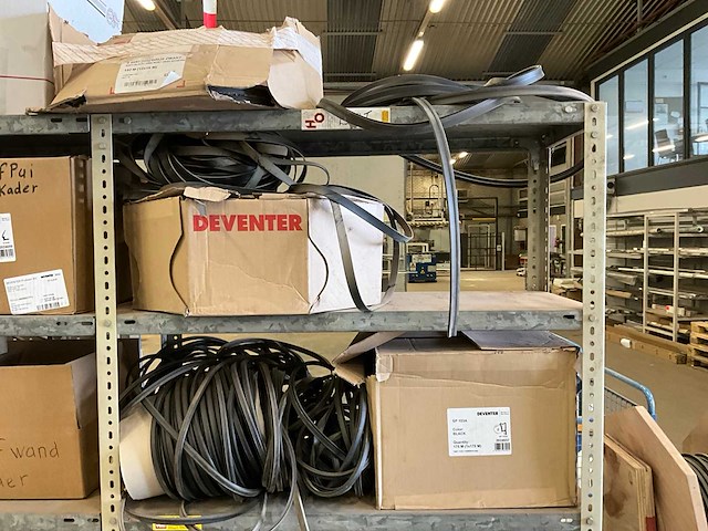 Partij deurbeslag en rubberen profiel - afbeelding 14 van  22