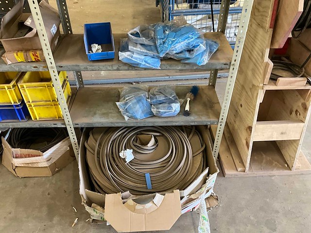 Partij deurbeslag en rubberen profiel - afbeelding 15 van  22