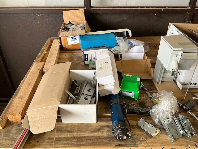 Partij deurbeslag en rubberen profiel - afbeelding 20 van  22