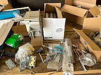 Partij deurbeslag en rubberen profiel - afbeelding 21 van  22