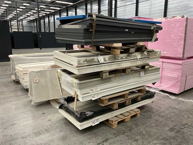 Partij deurkozijnen - afbeelding 1 van  7