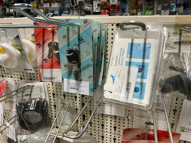 Partij deursloten, tankafsluiters en afvalschuif - afbeelding 3 van  15