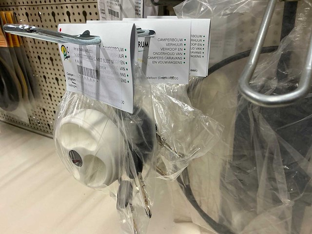 Partij deursloten, tankafsluiters en afvalschuif - afbeelding 4 van  15