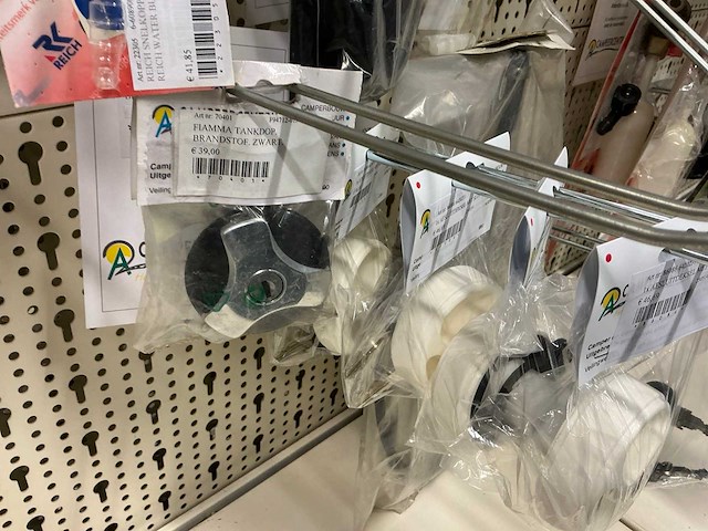 Partij deursloten, tankafsluiters en afvalschuif - afbeelding 5 van  15