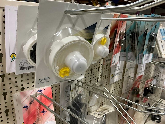 Partij deursloten, tankafsluiters en afvalschuif - afbeelding 6 van  15