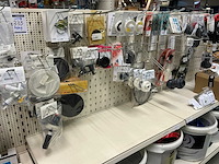 Partij deursloten, tankafsluiters en afvalschuif - afbeelding 1 van  15