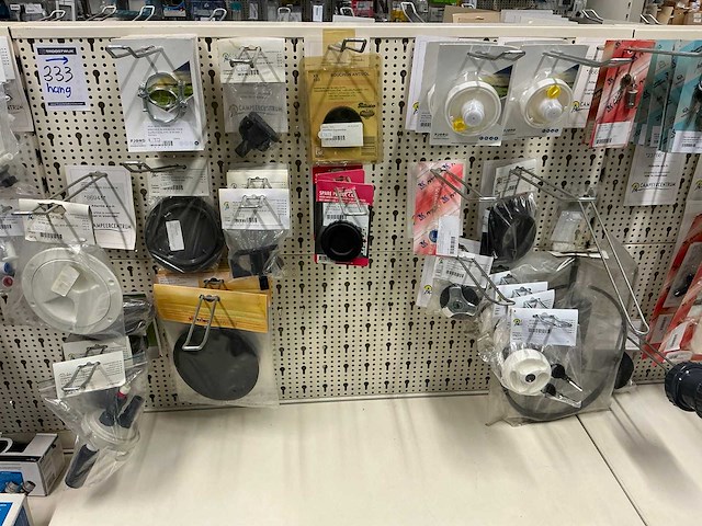 Partij deursloten, tankafsluiters en afvalschuif - afbeelding 8 van  15