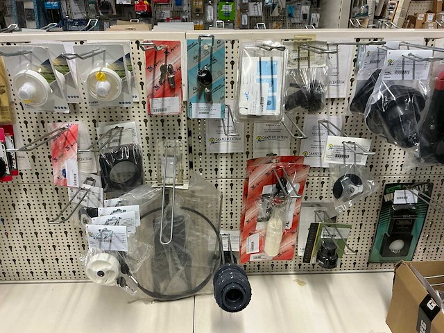 Partij deursloten, tankafsluiters en afvalschuif - afbeelding 9 van  15