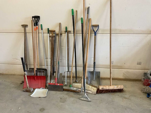 Partij dhz steel gereedschap - afbeelding 1 van  3