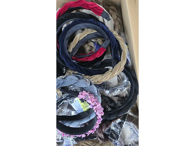 Partij diademen en vlechten - diverse modellen en kleuren - afbeelding 2 van  4