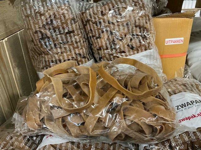 Partij dillewijn zwapak elastieken 120x15mm natural (320x) - afbeelding 4 van  6