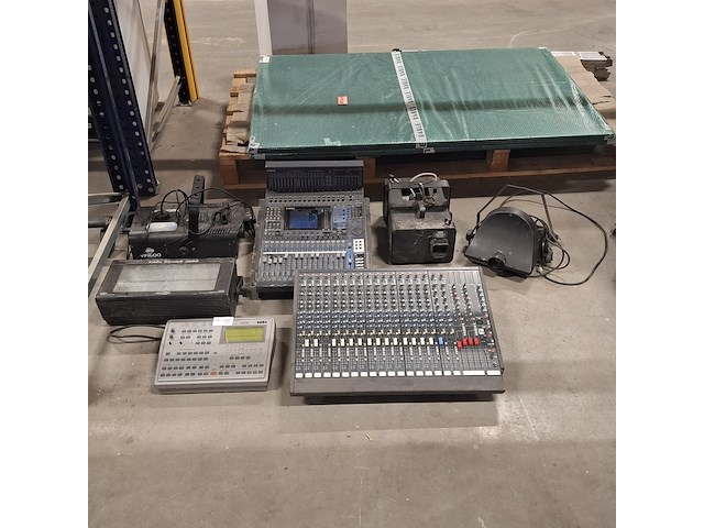 Partij discotheek apparatuur - afbeelding 1 van  10