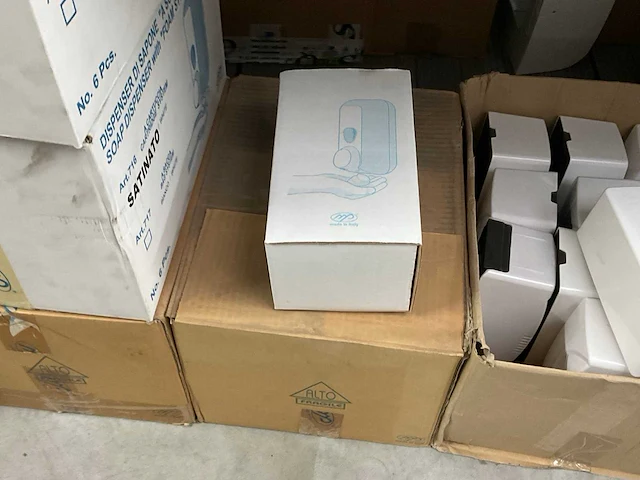 Partij dispensers en hygiëne producten - afbeelding 2 van  13