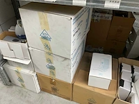 Partij dispensers en hygiëne producten - afbeelding 8 van  13
