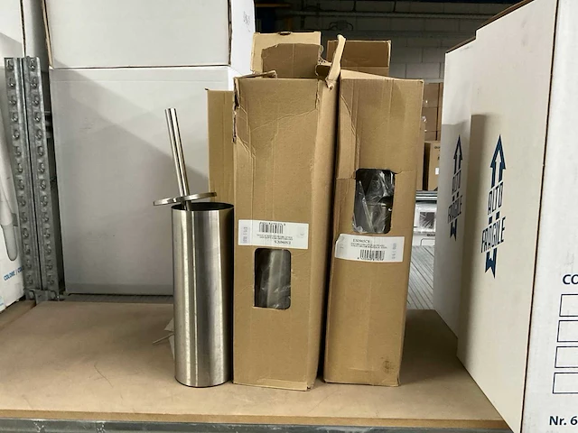 Partij dispensers en hygiëne producten - afbeelding 12 van  13
