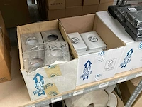 Partij dispensers en hygiëne producten - afbeelding 5 van  13
