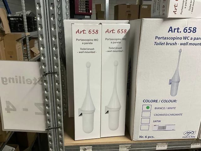 Partij dispensers en hygiëne producten - afbeelding 2 van  7