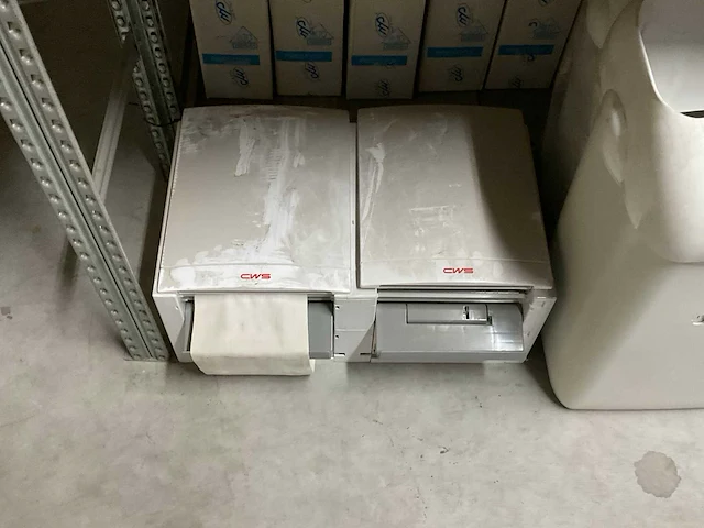 Partij dispensers en hygiëne producten - afbeelding 6 van  7