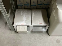 Partij dispensers en hygiëne producten - afbeelding 6 van  7