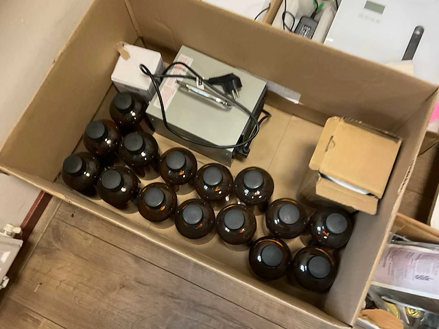 Partij dispensers en schoonmaak artikelen - afbeelding 6 van  10
