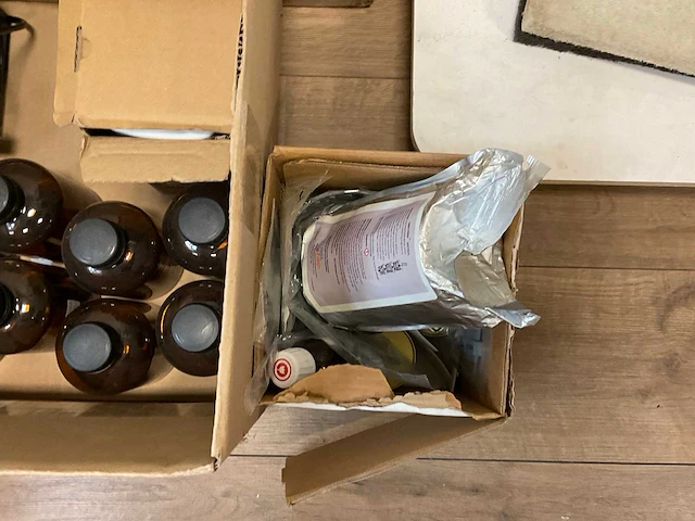 Partij dispensers en schoonmaak artikelen - afbeelding 8 van  10