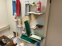 Partij dispensers en schoonmaak artikelen - afbeelding 3 van  10