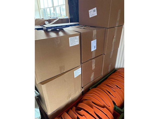 Partij disposables en 12-delige kunststof bekerhouders - afbeelding 1 van  5