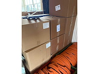 Partij disposables en 12-delige kunststof bekerhouders - afbeelding 1 van  5