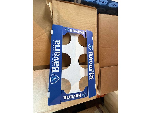 Partij disposables en 12-delige kunststof bekerhouders - afbeelding 2 van  5