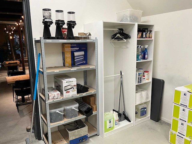 Partij disposables en divers - afbeelding 1 van  15