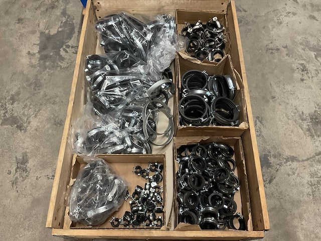 Partij div. leidingbeugels - afbeelding 1 van  3