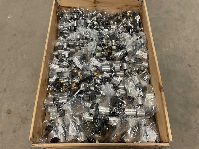 Partij div. persfittingen - afbeelding 1 van  3