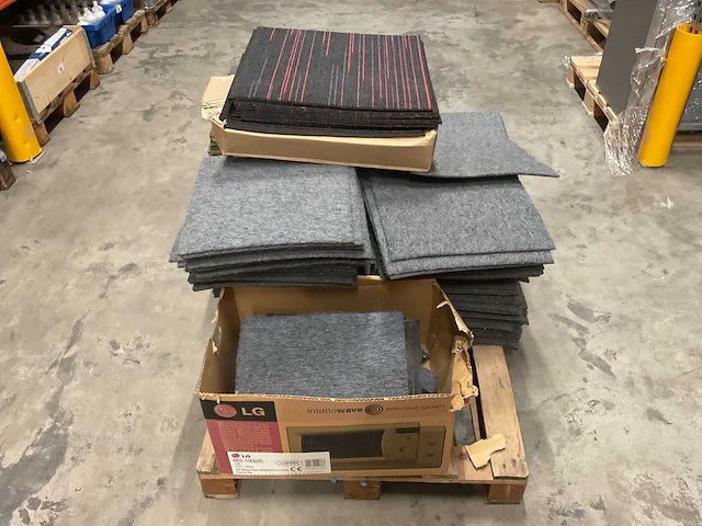 Partij div. tapijttegels - afbeelding 1 van  4