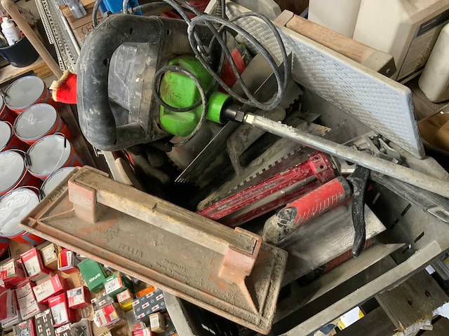 Partij divers aannemersmateriaal - afbeelding 1 van  7