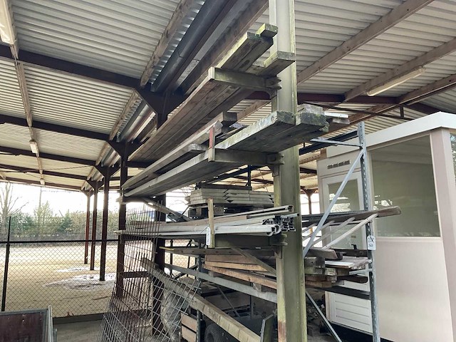 Partij divers aannemersmateriaal - afbeelding 1 van  1