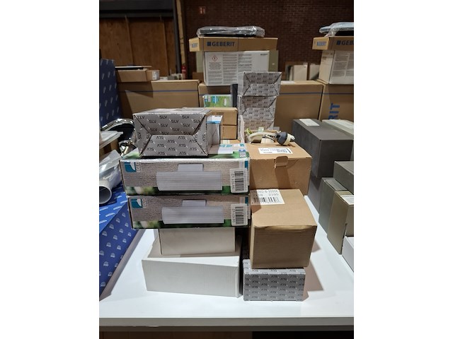 Partij divers badkamerverlichting - afbeelding 1 van  13